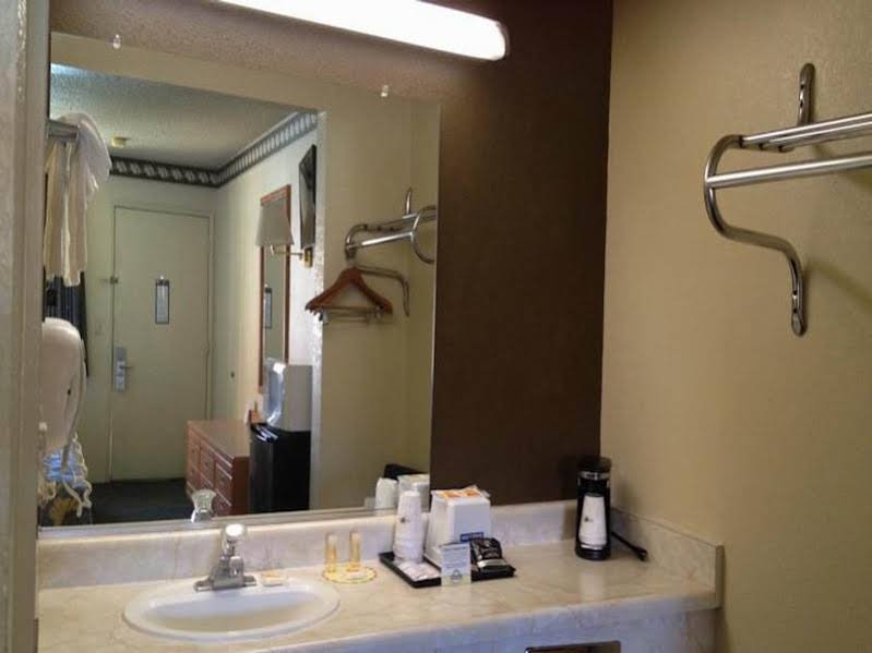 Фото Days Inn by Wyndham Barstow