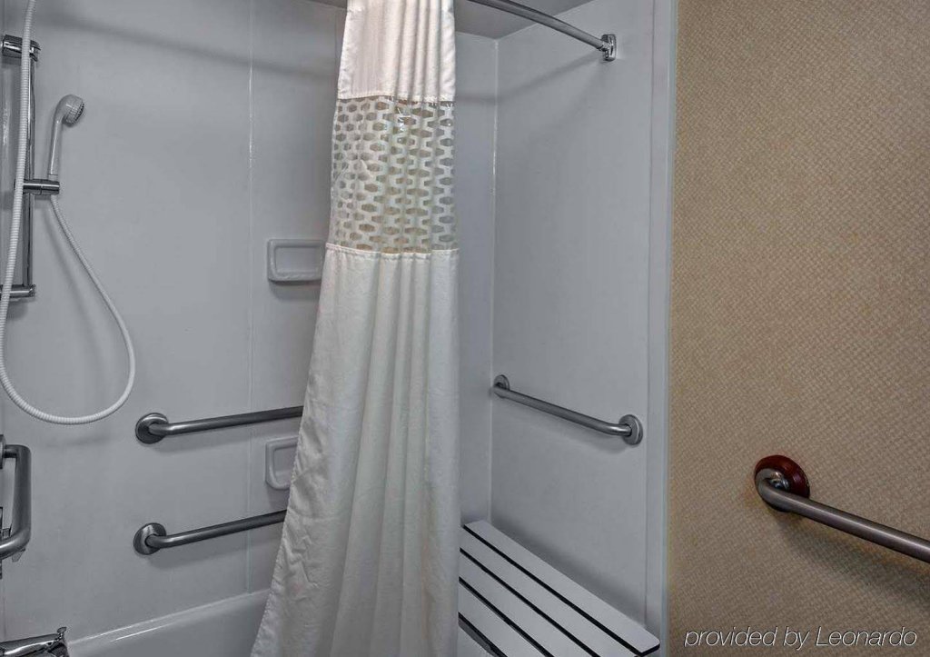 Фото Hampton Inn Newport News-Yorktown