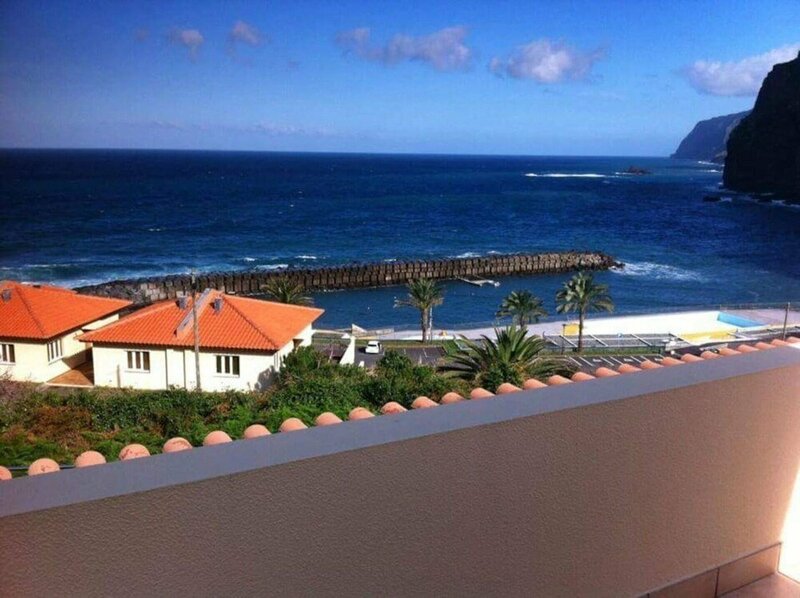 Гостиница Lovely Sea View 3-bed House in Ponta Delgada