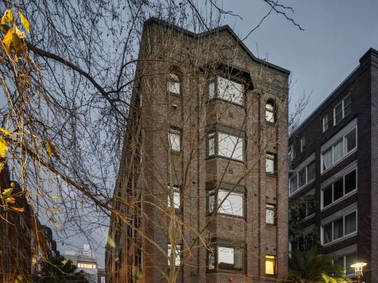 Фото Regents Court