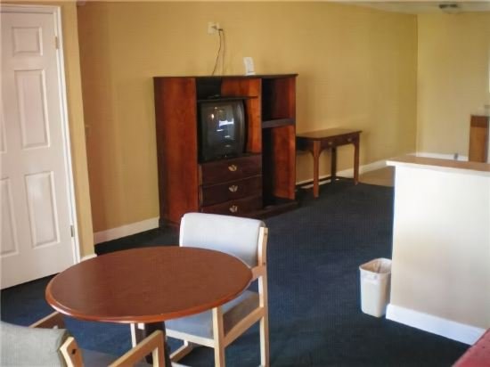 Фото Economy Inn & Suites