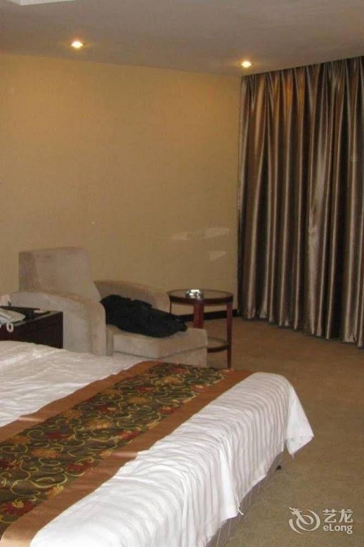 Фото Wuhan Newport International Hotel