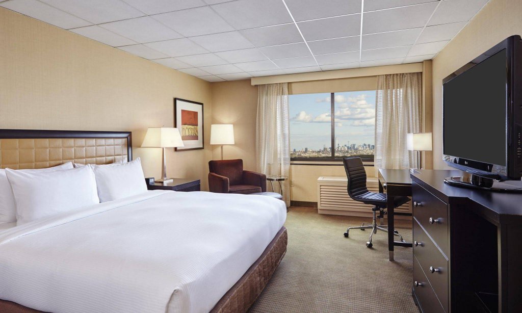 Фото Hilton Hasbrouck Heights
