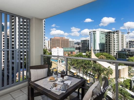 Фото Oaks Brisbane Lexicon Suites
