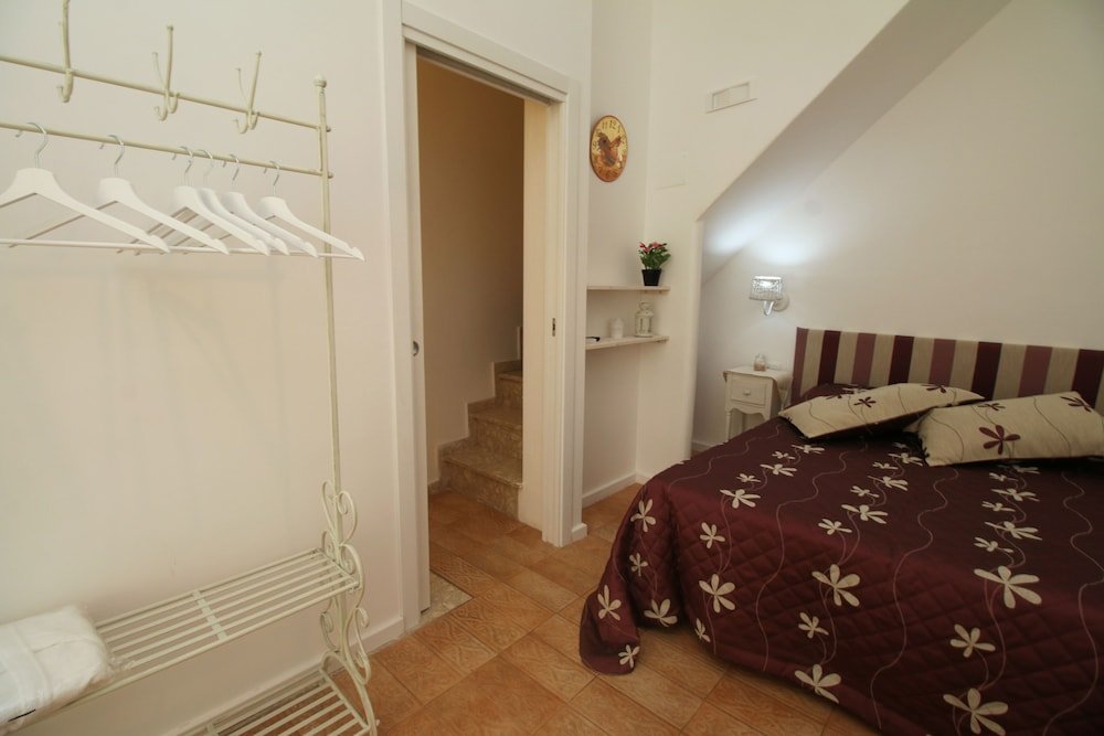 Фото Holiday Monopoli Via dell'Erba 8