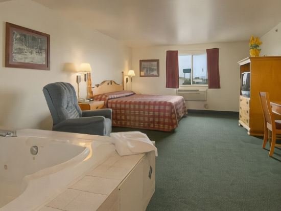 Фото Super 8 by Wyndham West Branch