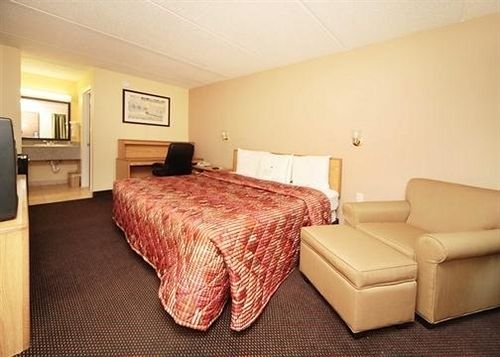 Фото Rodeway Inn Charlotte Downtown