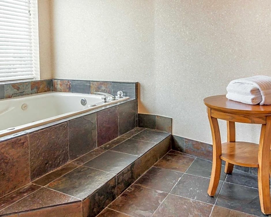 Фото Kathryn Riverfront Inn, Ascend Hotel Collection