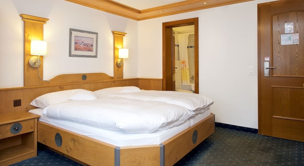 Фото Отель La Couronne Hotel & Spa