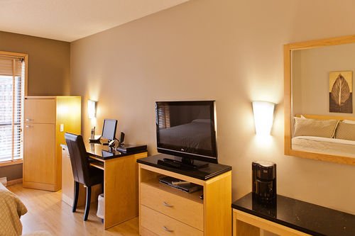 Фото Hotel Le Dauphin Montreal Centre Ville