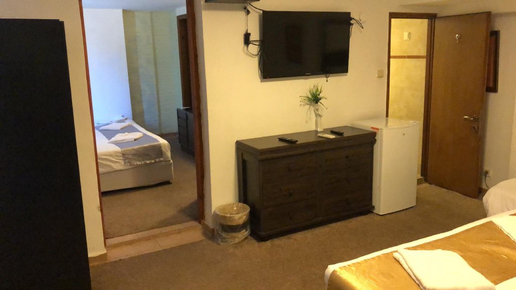 Фото The Colony Hotel