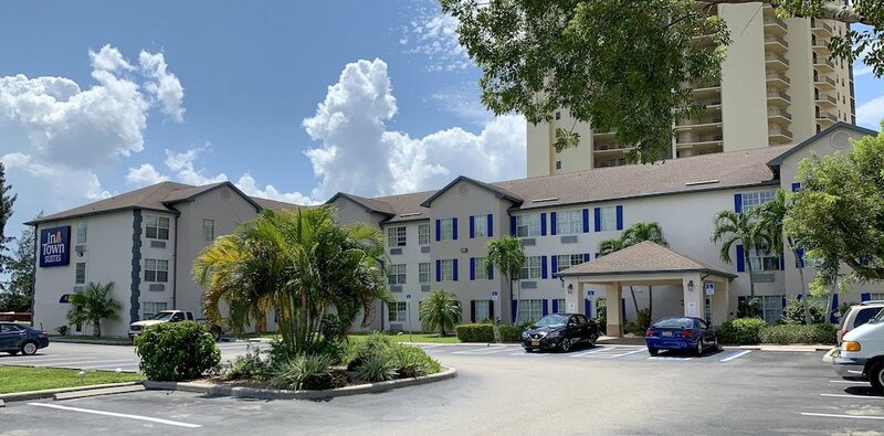 Гостиница InTown Suites Extended Stay Fort Myers