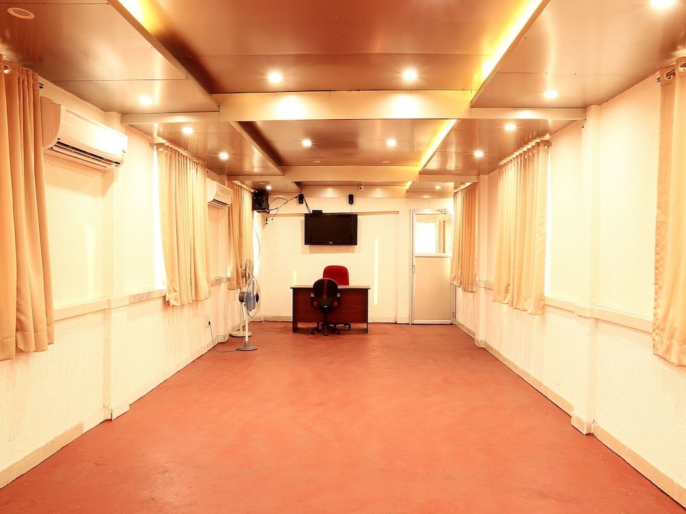 Фото Oyo 2911 The Pearl Hotel