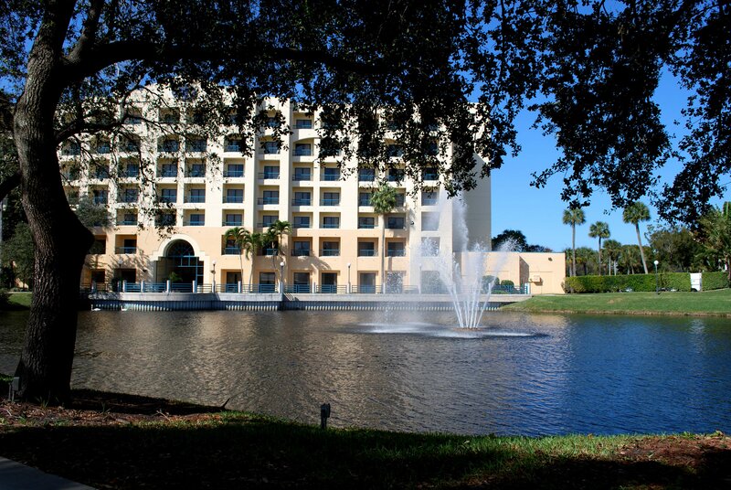 Гостиница Hilton Boca Raton Suites в Бока-Ратоне