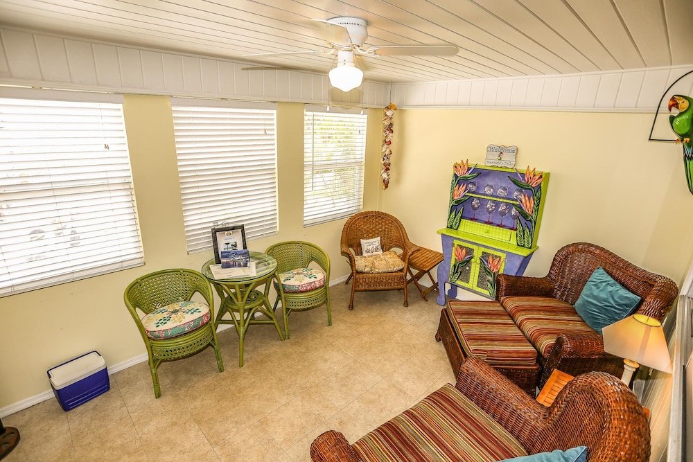 Фото 756 Estero Blvd