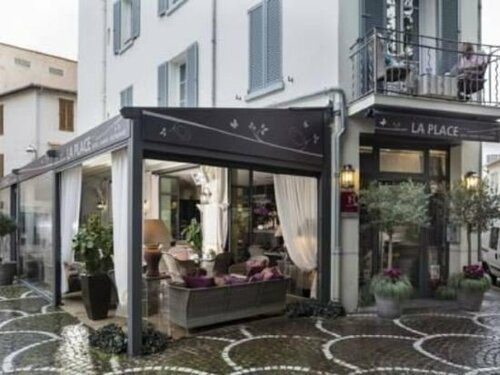 Внешний вид отеля La Place в Антибе, фото 1