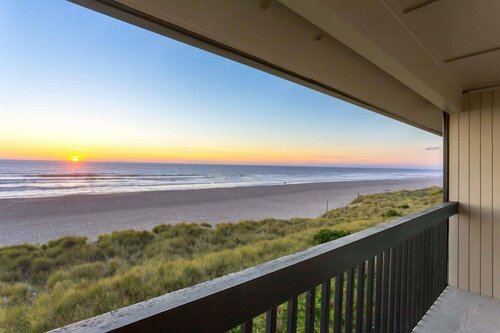 Гостиница Lincoln Sands Oceanfront Resort, Ascend Hotel Collection