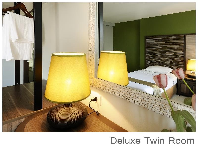 Фото Rambuttri Village Inn & Plaza