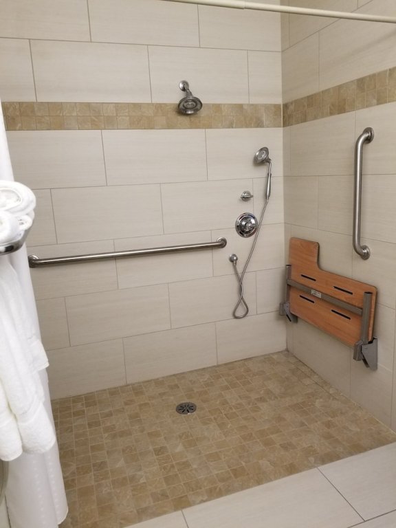 Фото Holiday Inn Express & Suites Omaha West, an Ihg Hotel