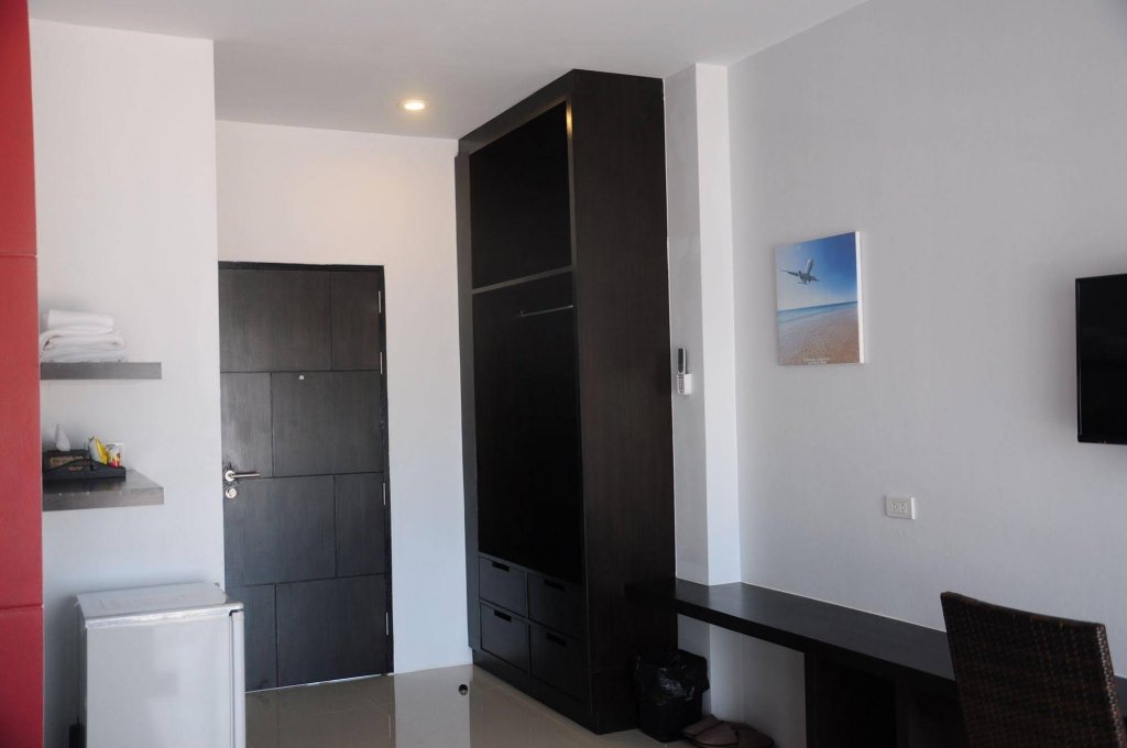 Фото Phuket Airport Place