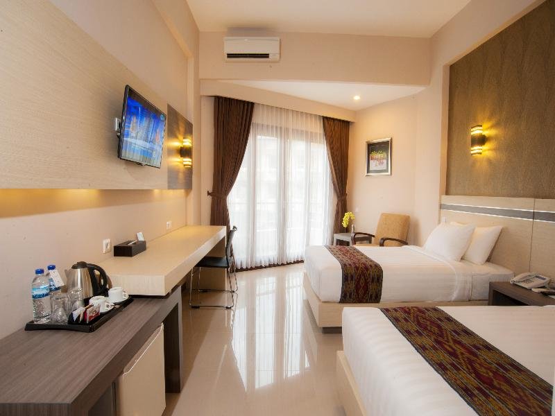 Фото Lombok Raya Hotel