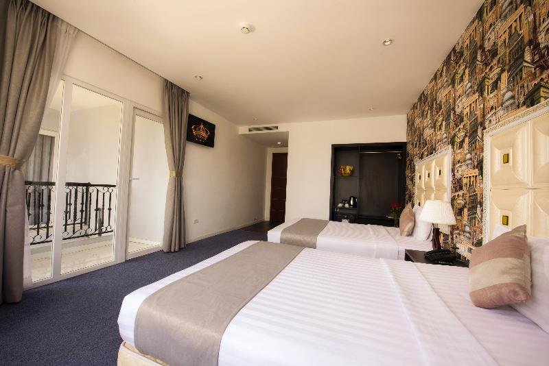 Фото Golden Crown Hotel