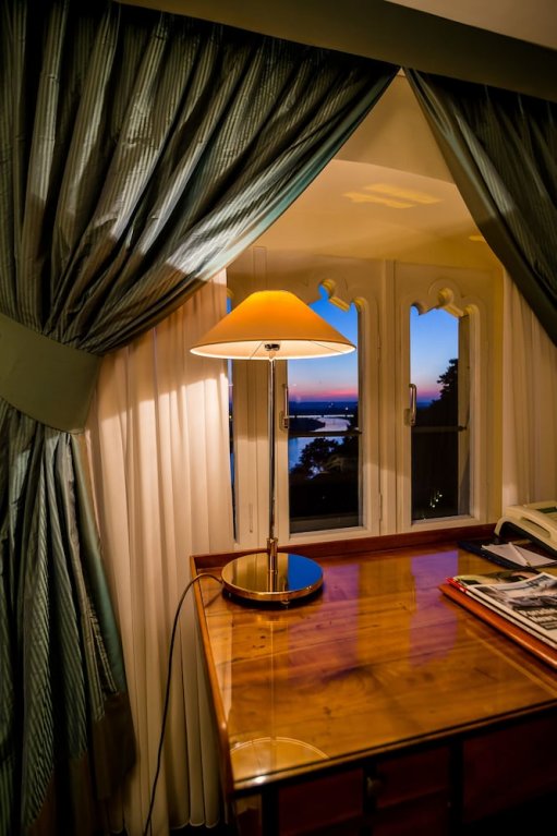 Фото Hotel Schloss Eckberg