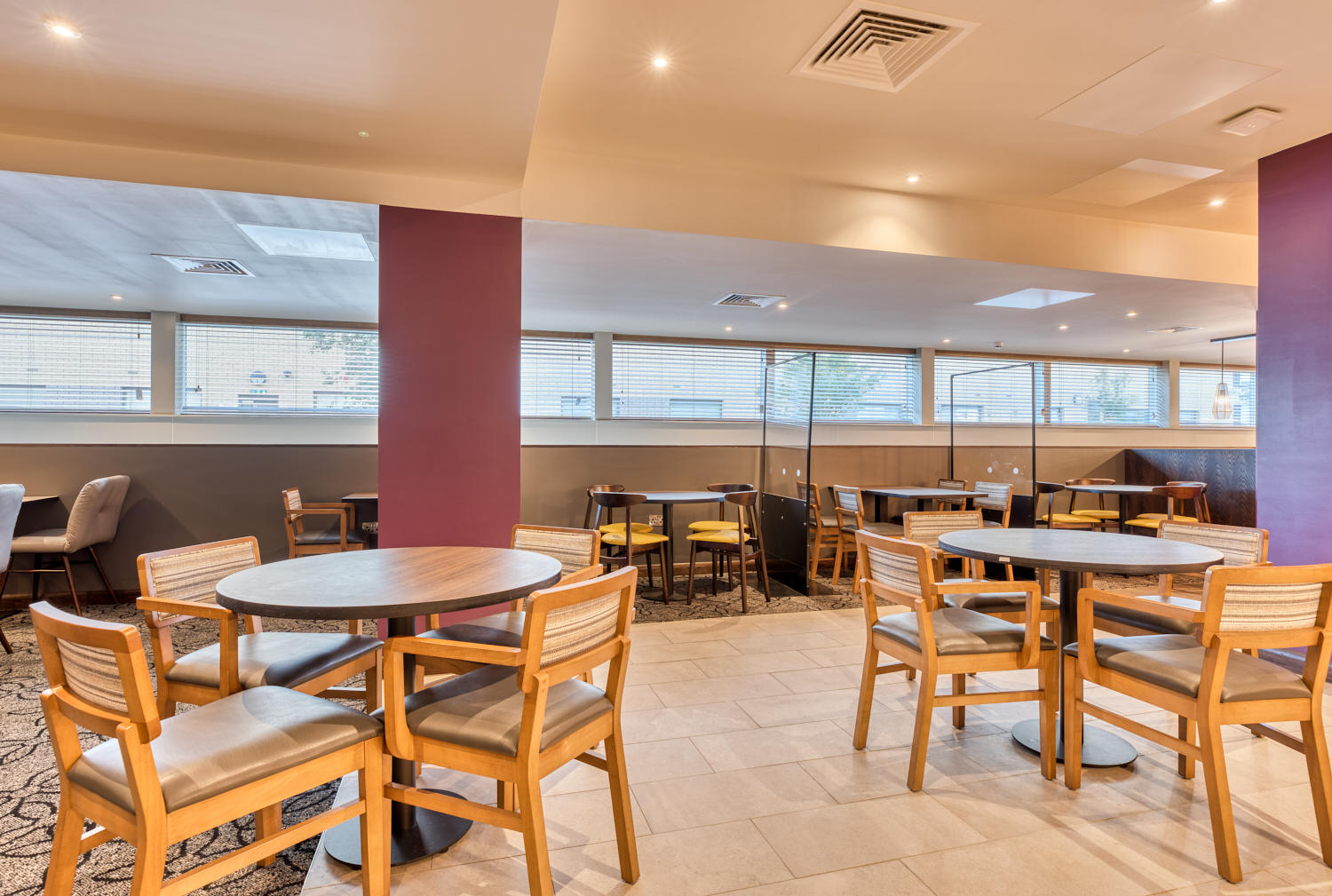 Фото Premier Inn Oxford Botley