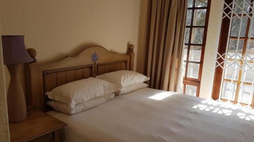 Фото Whispering Pines Country Estate