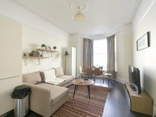 Гостиница Brompton House в Лондоне