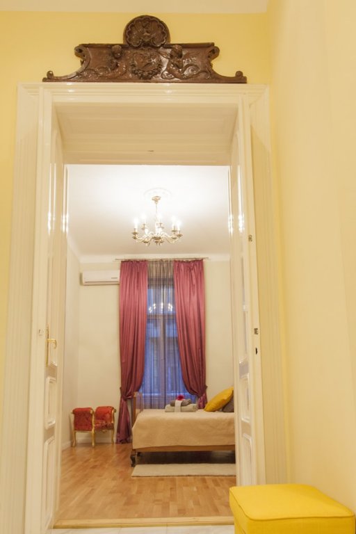 Фото New York Palace View Apartment