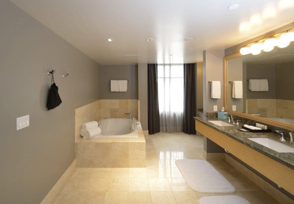 Фото Renaissance Reno Downtown Hotel & SPA