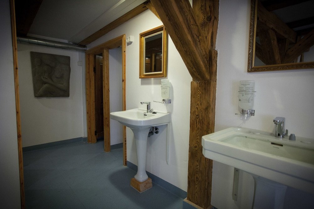 Фото Bedwood Hostel