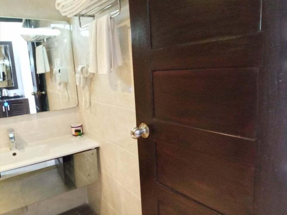 Фото Отель Trincomalee Beach Resort & Spa