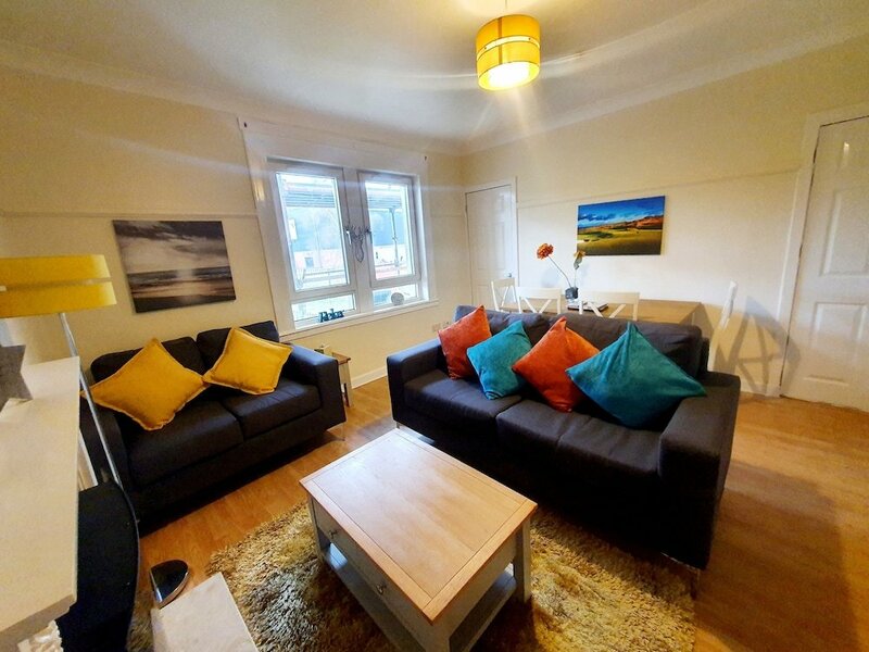 Гостиница Two Bedroom Apartment by Klass Living Serviced Accommodation Airdrie - Nicol Apartment With WiFi & Parking