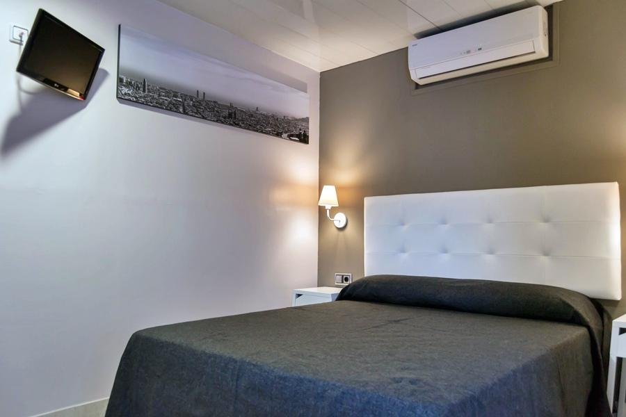 Фото Hostal Sant Pau