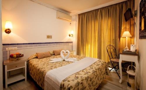 Фото Hostal Boutique Plaza Cantarero