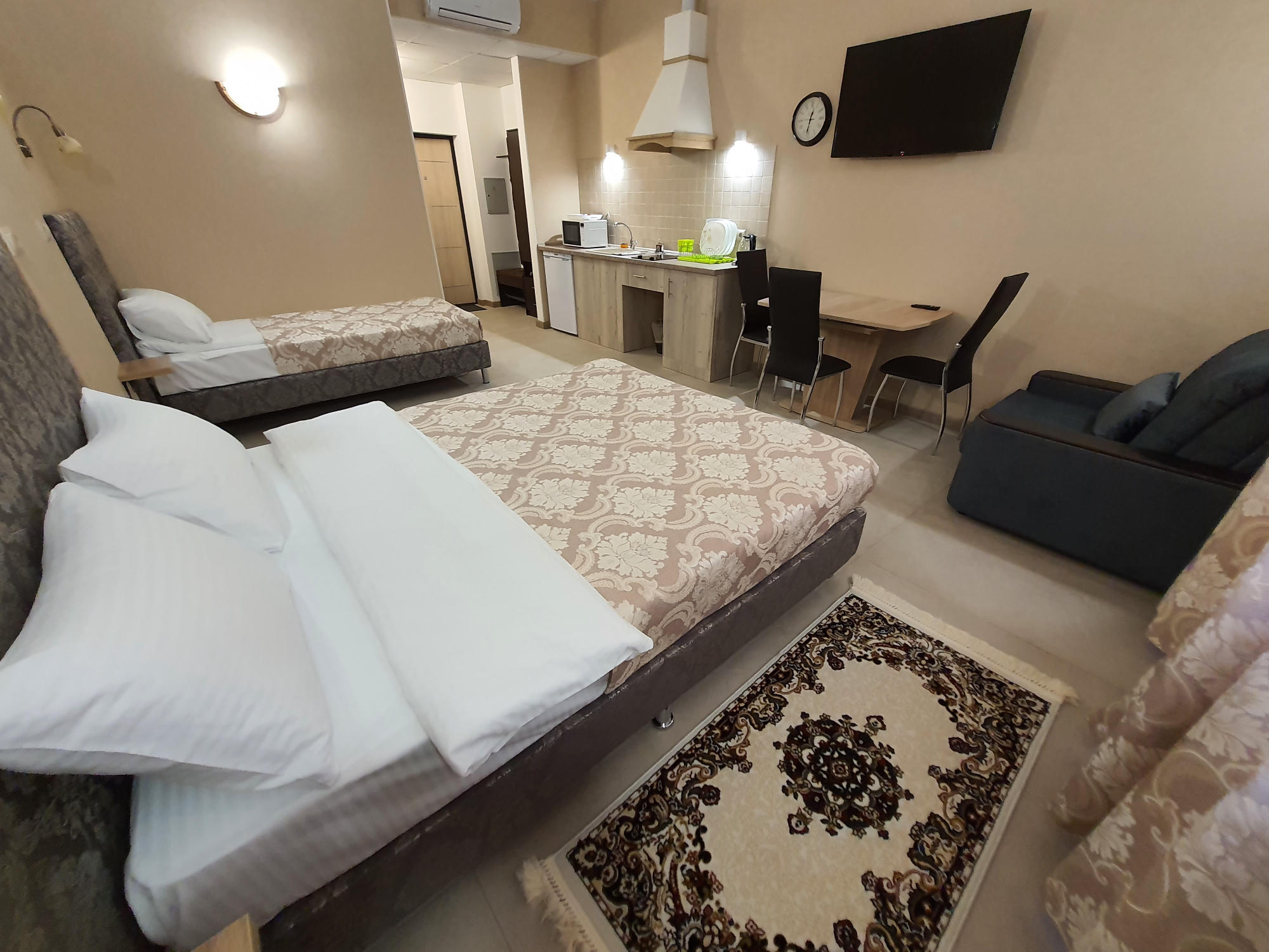 Фото отеля 2