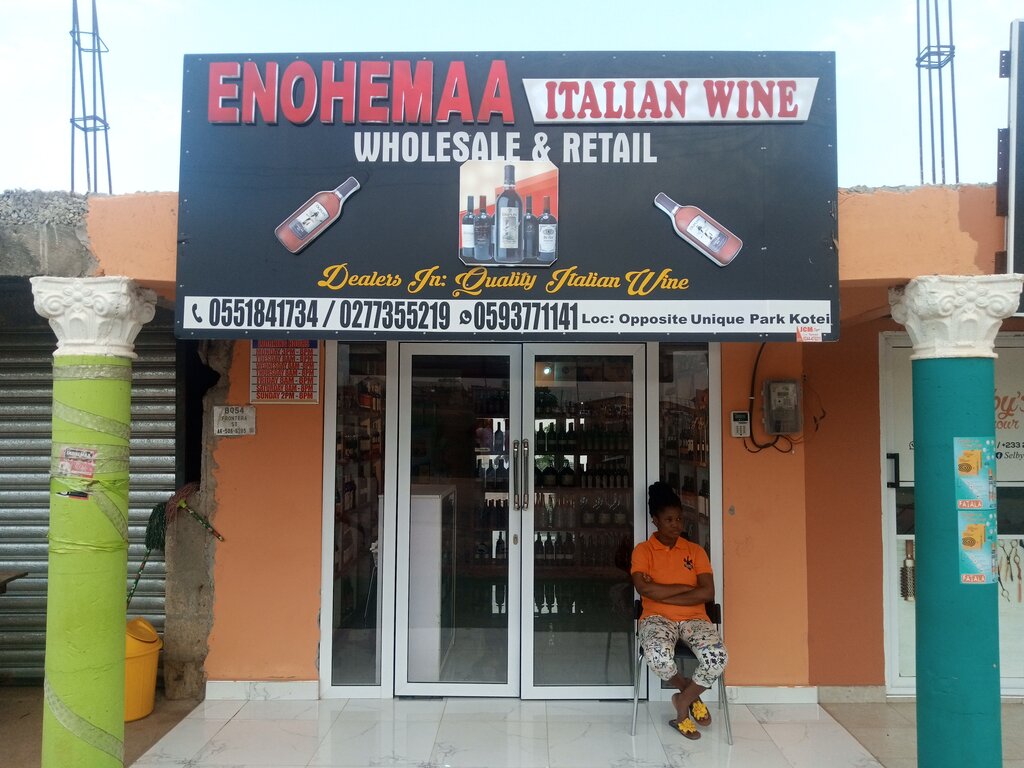 Alcoholic beverages Ennhemaa wine Shop, Kumasi, photo
