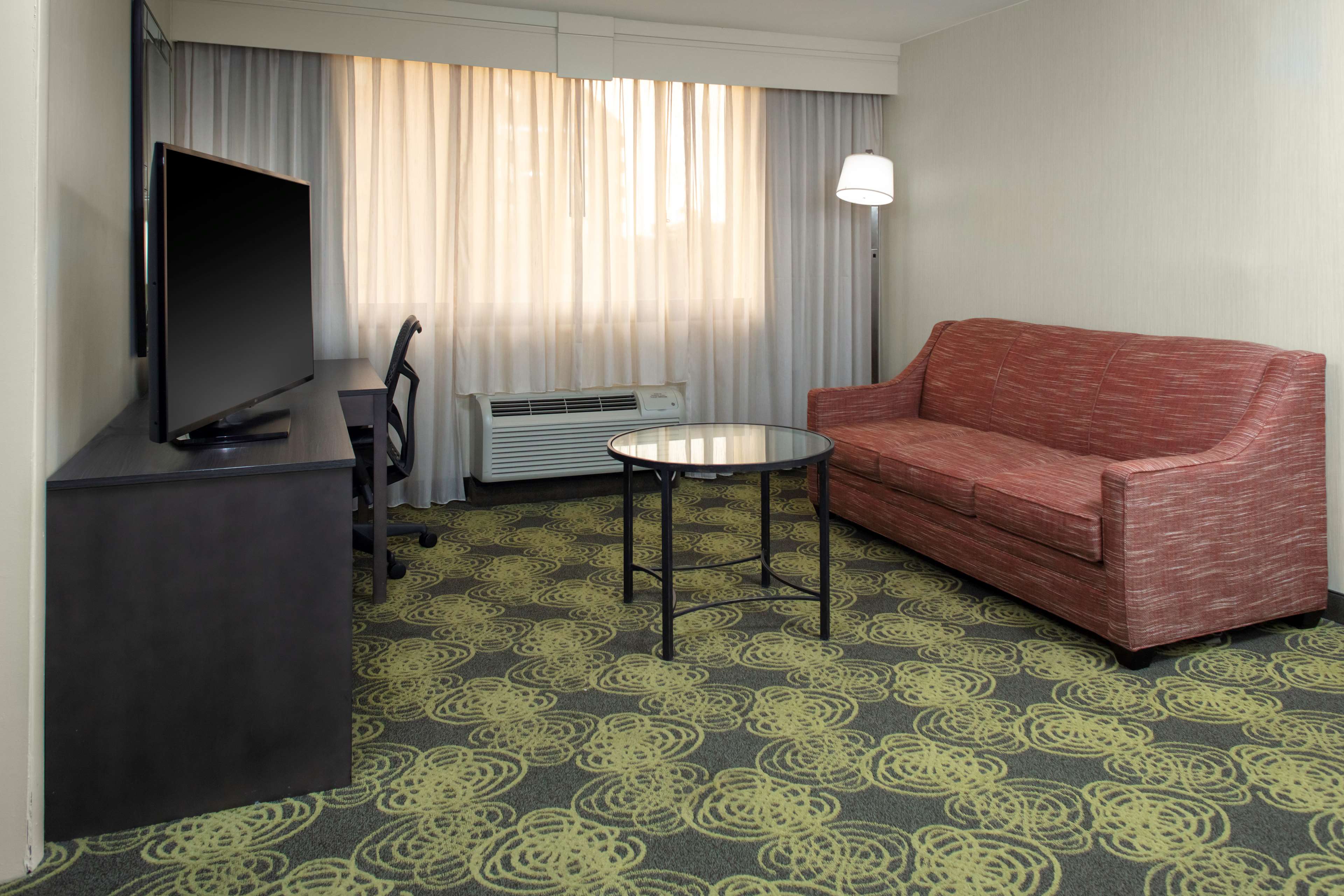 Фото Hilton Garden Inn Reagan National Airport