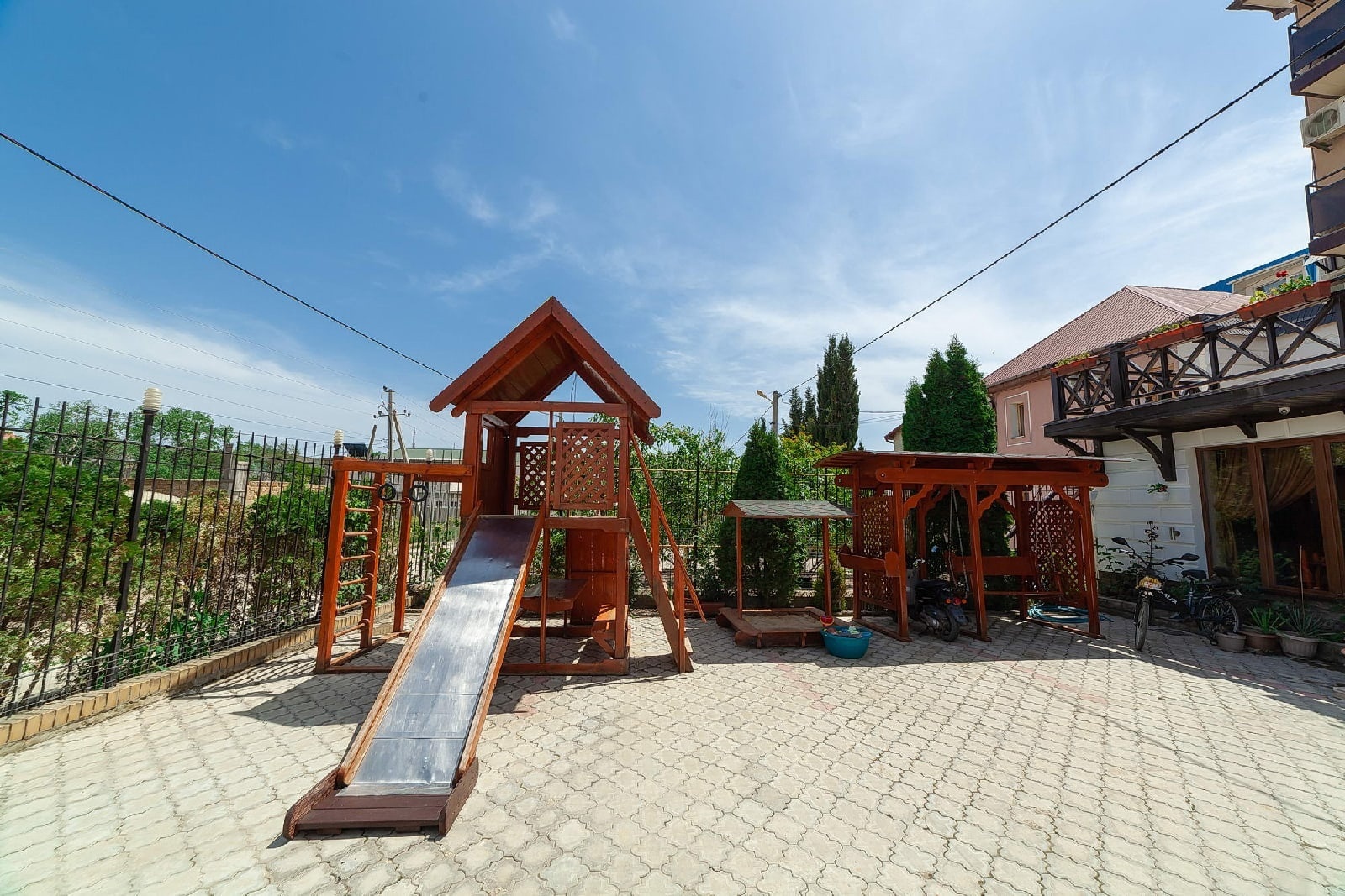 Фото отеля 2