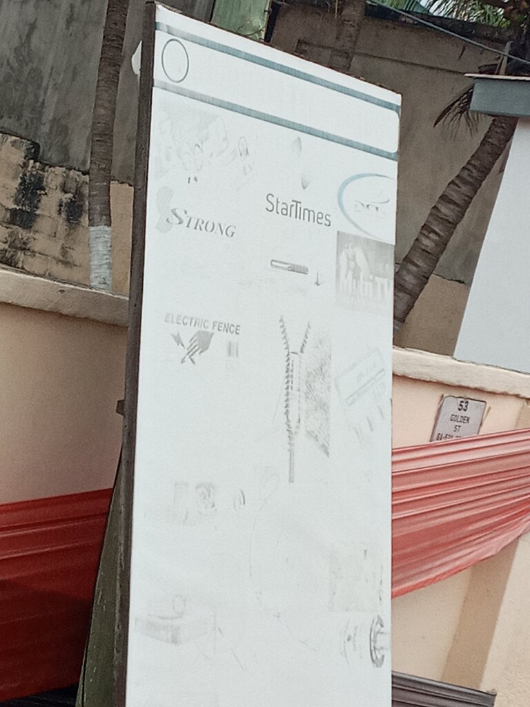 Satellite operator Startimes, Accra, photo