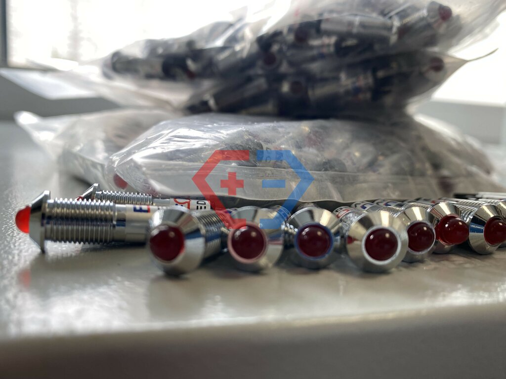 Electronic devices and components Plus Minus, Lubercy, photo