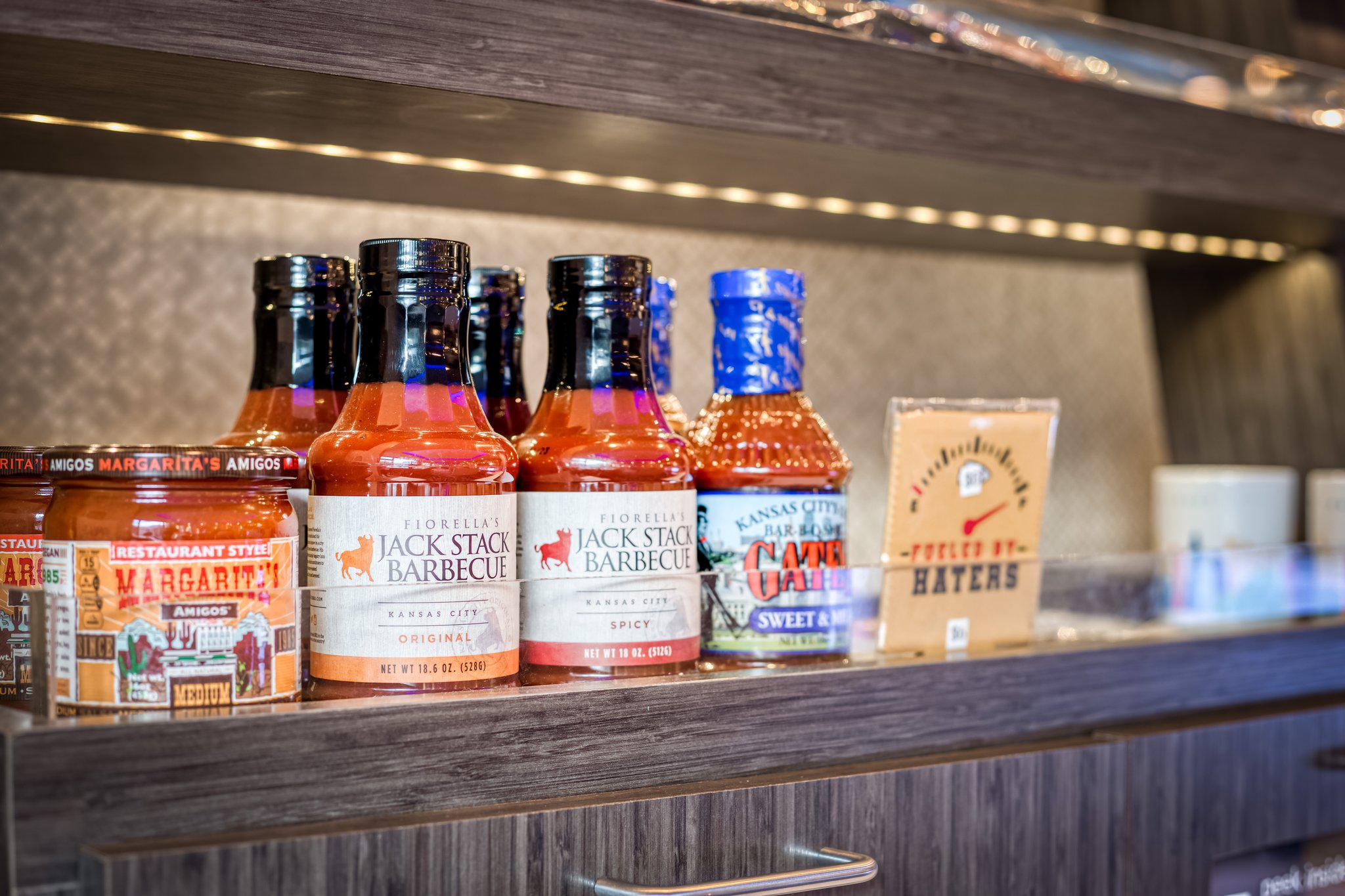 Фото Holiday Inn Express Kansas City Downtown, an Ihg Hotel