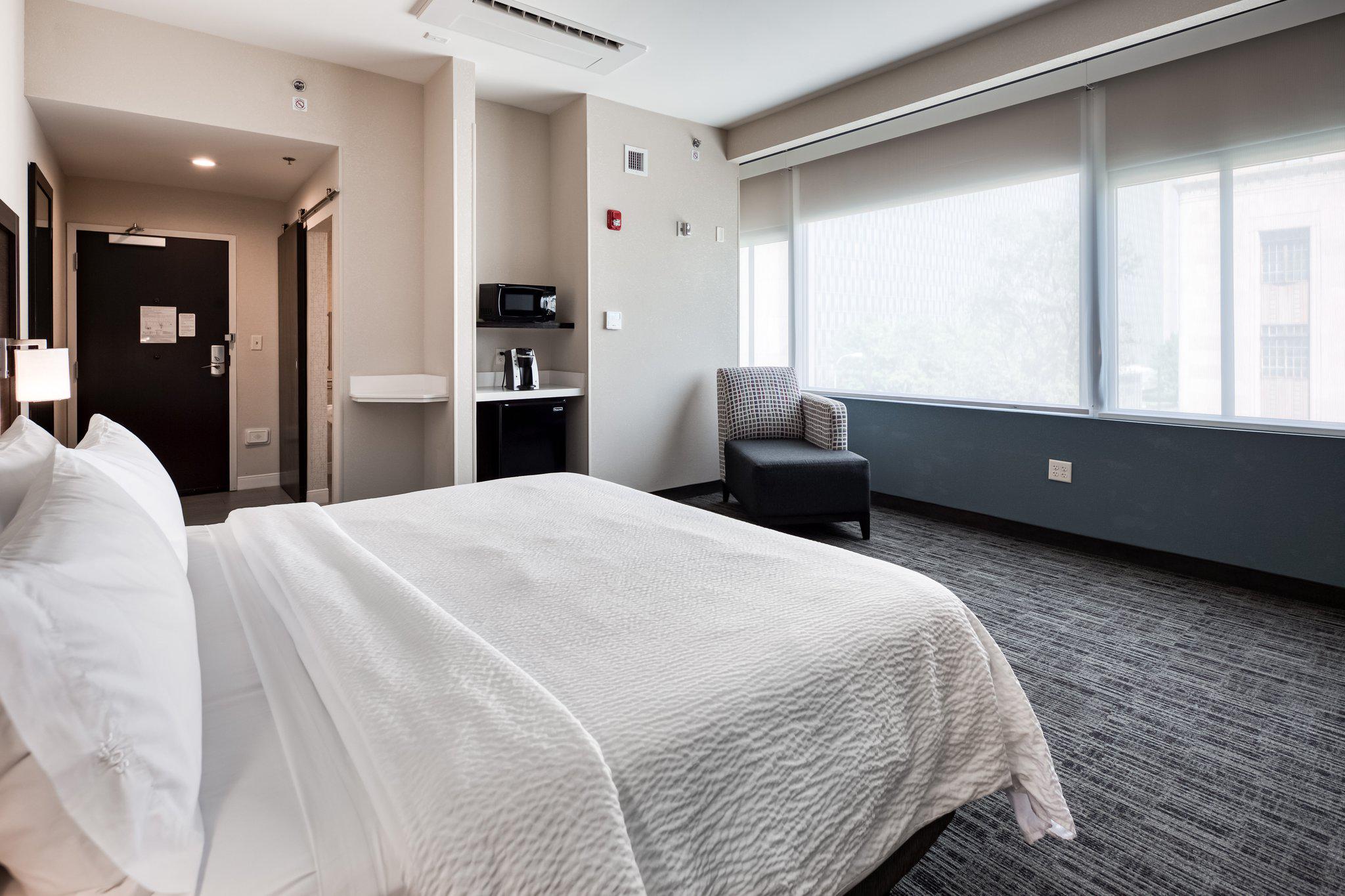 Фото Holiday Inn Express Kansas City Downtown, an Ihg Hotel