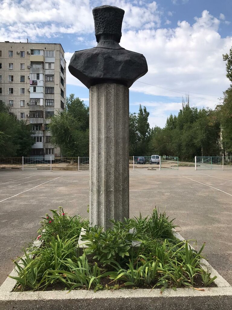 Genre sculpture Ф. И. Толбухин, Volgograd, photo