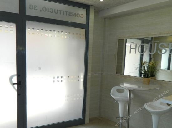 Фото Hostal House