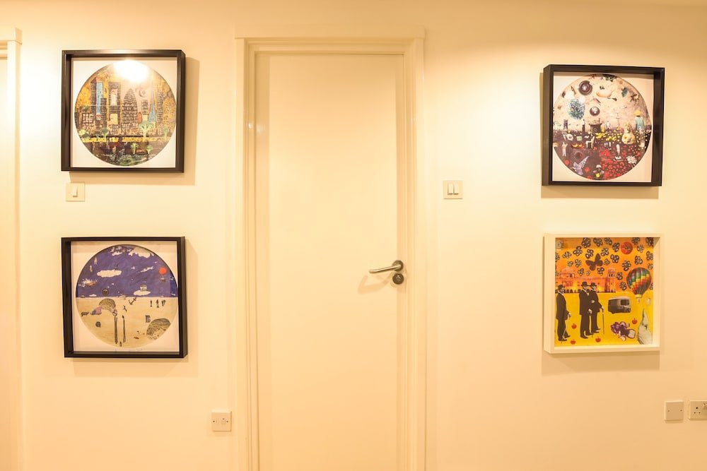 Фото Point West Apartments Gloucester Road