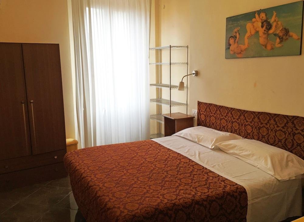 Фото National Left