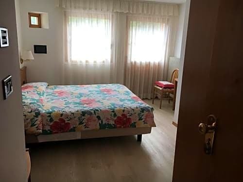 Фото Hotel Garni Enrosadira